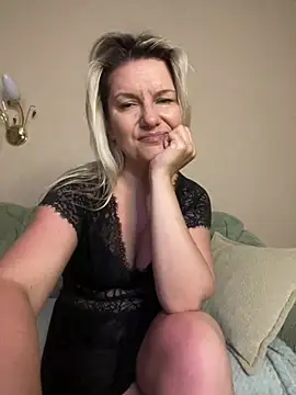 AliceSwan4011 online show from July 23, 2026, 1:58 am