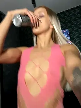 FavoriteKira online show from November 7, 2025, 8:46 pm