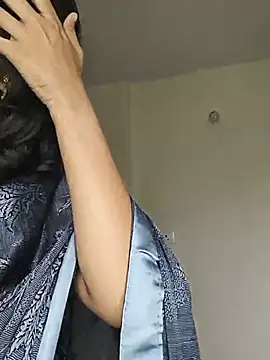 Shivani2002 online show from July 9, 2026, 10:59 am