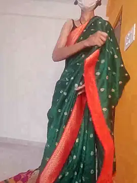 Shivani2002 online show from December 23, 2025, 1:49 am