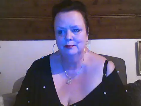 Snapshot of TiffanyMature chatting on April 16, 2026, 9:39 pm TiffanyMature online show from April 16, 2026, 9:39 pm