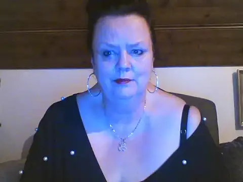 Snapshot of TiffanyMature chatting on April 16, 2026, 8:20 pm TiffanyMature online show from April 16, 2026, 8:20 pm