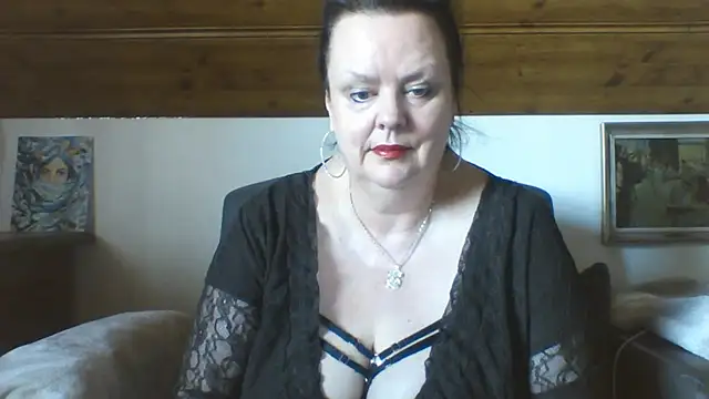 Snapshot of TiffanyMature chatting on April 17, 2026, 9:45 am TiffanyMature online show from April 17, 2026, 9:45 am