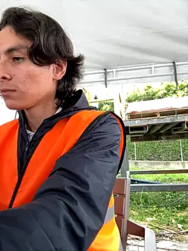 AlexanderHall online show from November 4, 2025, 4:22 pm