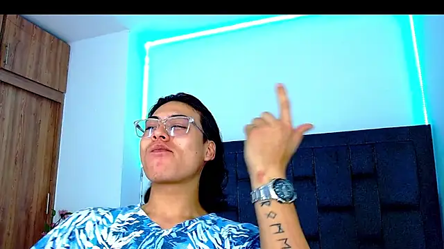 Snapshot of dirty_model chatting on October 1, 2025, 8:35 pm dirty model online show from October 1, 2025, 8:35 pm