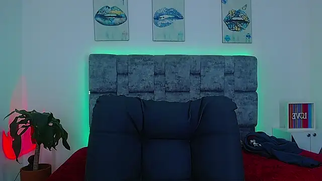 Snapshot of dirty_model chatting on October 8, 2025, 3:19 am dirty model online show from October 8, 2025, 3:19 am