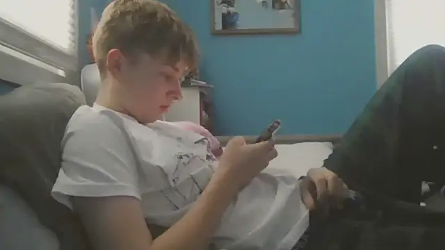 Liam axel35 online show from December 5, 2025, 8:28 pm