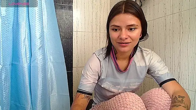 Snapshot of Niicole_0808 chatting on November 15, 2025, 5:50 pm Niicole 0808 online show from November 15, 2025, 5:50 pm