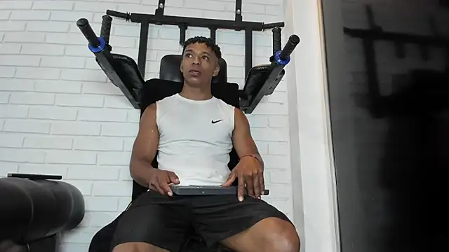 ItaloMoore online show from March 19, 2026, 12:05 pm