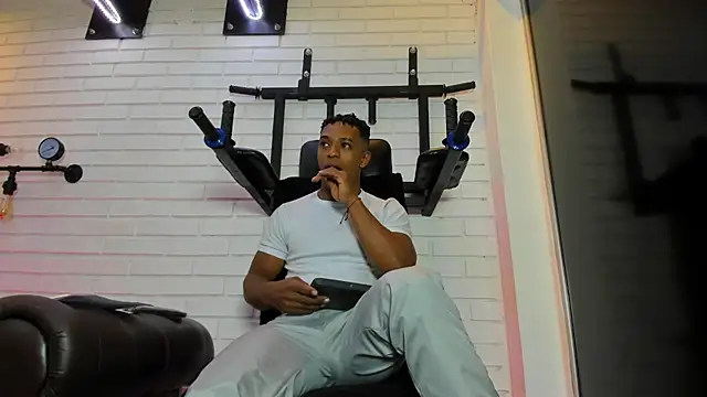 ItaloMoore online show from November 27, 2025, 11:21 am