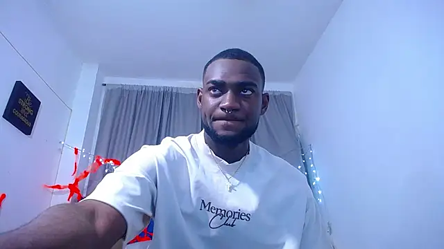 Snapshot of eebony_stallion chatting on October 30, 2025, 2:54 am eebony stallion online show from October 30, 2025, 2:54 am