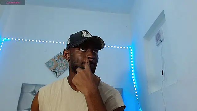 Snapshot of eebony_stallion chatting on November 14, 2025, 6:11 pm eebony stallion online show from November 14, 2025, 6:11 pm