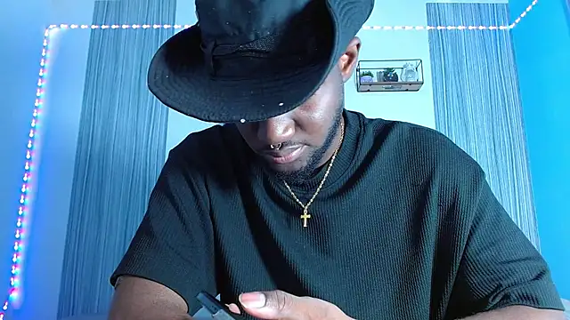 Snapshot of eebony_stallion chatting on November 3, 2025, 6:00 pm eebony stallion online show from November 3, 2025, 6:00 pm