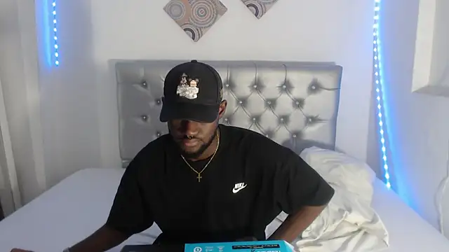 Snapshot of eebony_stallion chatting on November 19, 2025, 6:19 pm eebony stallion online show from November 19, 2025, 6:19 pm