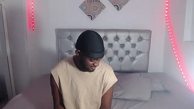 Snapshot of eebony_stallion chatting on December 2, 2025, 7:04 pm eebony stallion online show from December 2, 2025, 7:04 pm