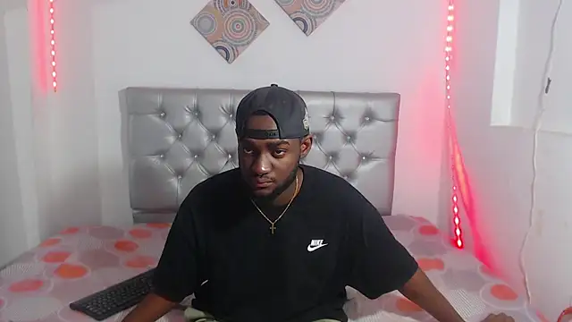 Snapshot of eebony_stallion chatting on December 4, 2025, 6:51 pm eebony stallion online show from December 4, 2025, 6:51 pm