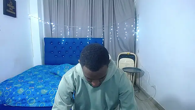 Snapshot of eebony_stallion chatting on November 5, 2025, 3:20 am eebony stallion online show from November 5, 2025, 3:20 am