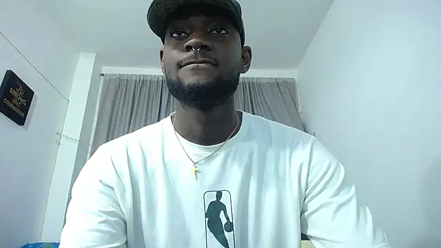 Snapshot of eebony_stallion chatting on November 6, 2025, 3:32 am eebony stallion online show from November 6, 2025, 3:32 am