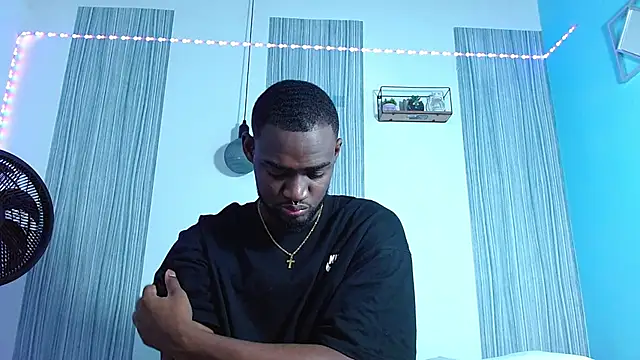 Snapshot of eebony_stallion chatting on October 29, 2025, 3:16 am eebony stallion online show from October 29, 2025, 3:16 am