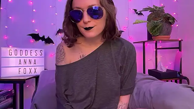 mistressannafoxx online show from December 15, 2025, 10:26 pm