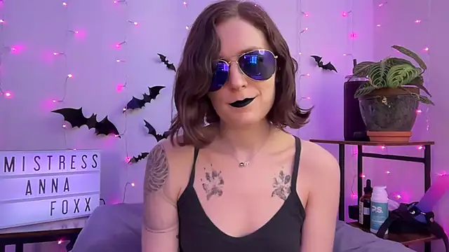 mistressannafoxx online show from November 7, 2025, 9:41 pm