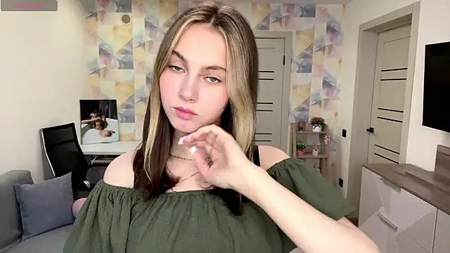 NylaNadler online show from February 25, 2026, 6:02 am