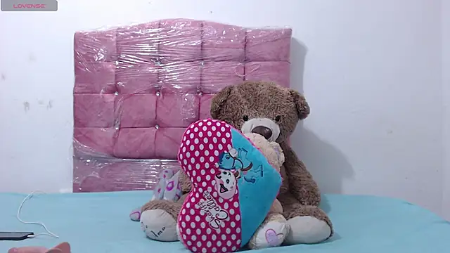 toxic sweet  online show from May 26, 2026, 3:48 am