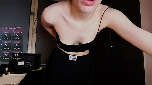 Snapshot of AlfredaBillegas chatting on September 23, 2025, 8:16 pm AlfredaBillegas online show from September 23, 2025, 8:16 pm