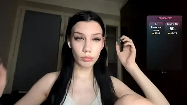 Snapshot of AlfredaBillegas chatting on October 6, 2025, 5:57 pm AlfredaBillegas online show from October 6, 2025, 5:57 pm