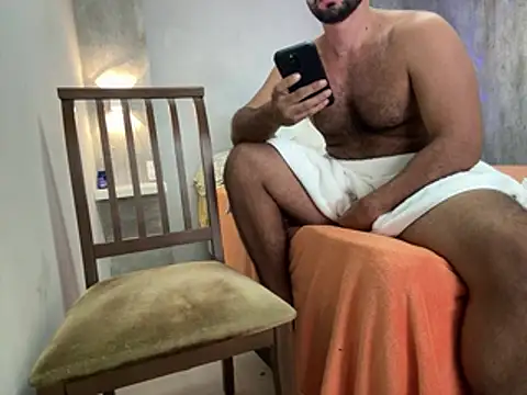 CasadoLutadorBigStuds online show from February 28, 2026, 7:57 pm