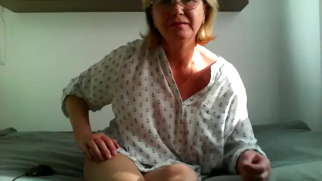 IrynaMolbertx online show from September 27, 2025, 1:39 pm