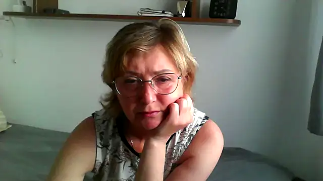 IrynaMolbertx online show from September 21, 2025, 2:22 pm