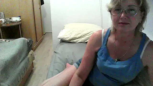 IrynaMolbertx online show from September 10, 2025, 6:18 pm