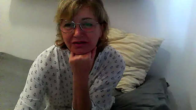 IrynaMolbertx online show from September 19, 2025, 7:56 am