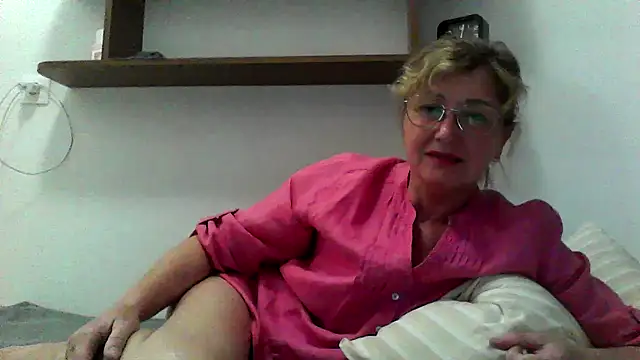 IrynaMolbertx online show from September 17, 2025, 7:27 pm