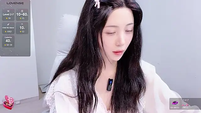 Amy-i online show from June 20, 2026, 3:39 pm