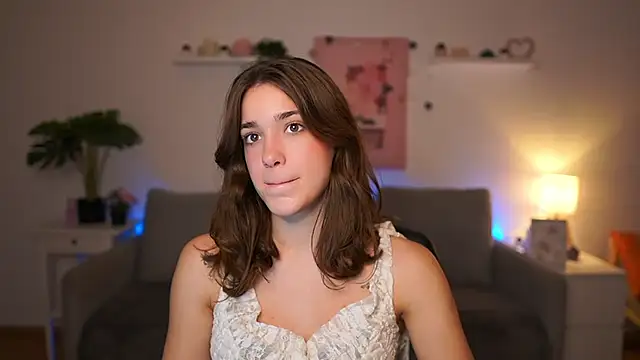 kissie cat online show from November 12, 2025, 2:10 pm