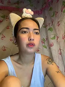 Snapshot of Soft_Angel8 chatting on June 17, 2026, 4:23 am Soft Angel8 online show from June 17, 2026, 4:23 am