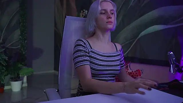 BethanyCloud online show from December 2, 2025, 5:42 am