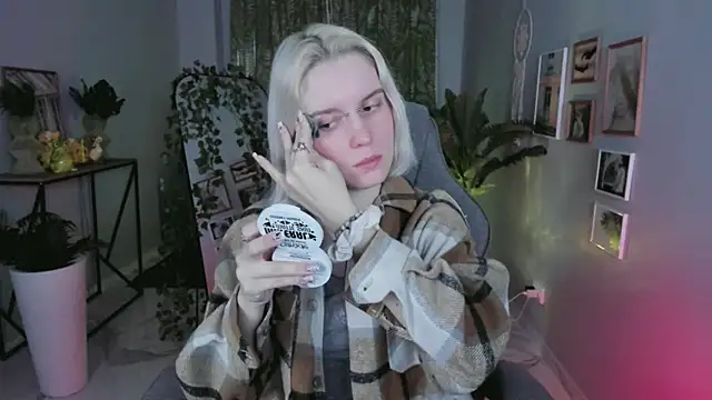 Snapshot of BethanyCloud chatting on April 16, 2026, 5:19 am BethanyCloud online show from April 16, 2026, 5:19 am