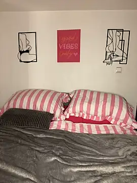 Snapshot of Rosieredxox chatting on September 19, 2025, 3:05 pm Rosieredxox online show from September 19, 2025, 3:05 pm