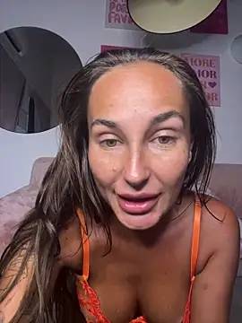 Rosieredxox online show from June 29, 2026, 10:20 pm