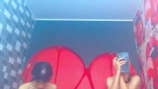 julessxcharlotte online show from January 8, 2026, 2:12 pm