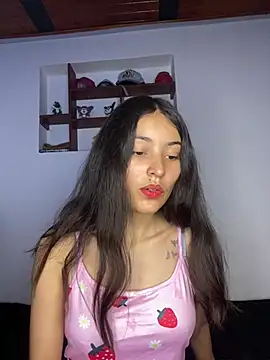 hotwife26 online show from April 8, 2026, 7:04 pm