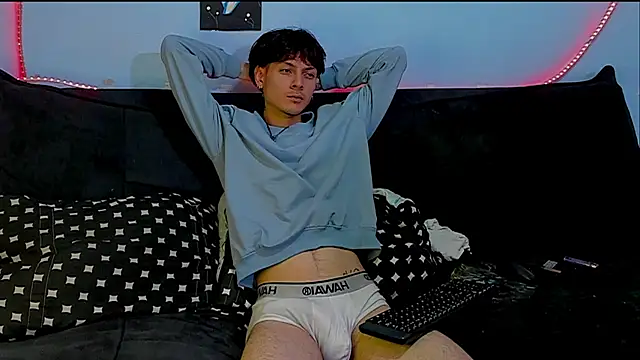 Dioniso guy8 online show from April 15, 2026, 7:58 pm