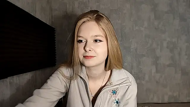 LiaVibes online show from December 2, 2025, 7:10 am