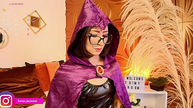 Jazmintorress online show from October 11, 2025, 1:23 pm