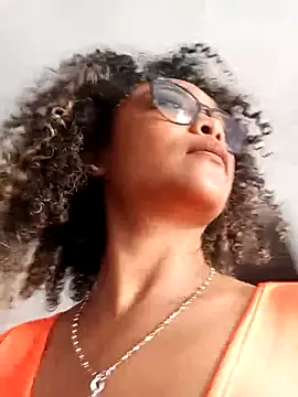 Snapshot of BiiancaEstradaa chatting on March 10, 2026, 1:04 pm BiiancaEstradaa online show from March 10, 2026, 1:04 pm