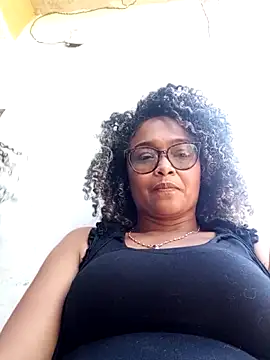 Snapshot of BiiancaEstradaa chatting on March 22, 2026, 9:27 pm BiiancaEstradaa online show from March 22, 2026, 9:27 pm