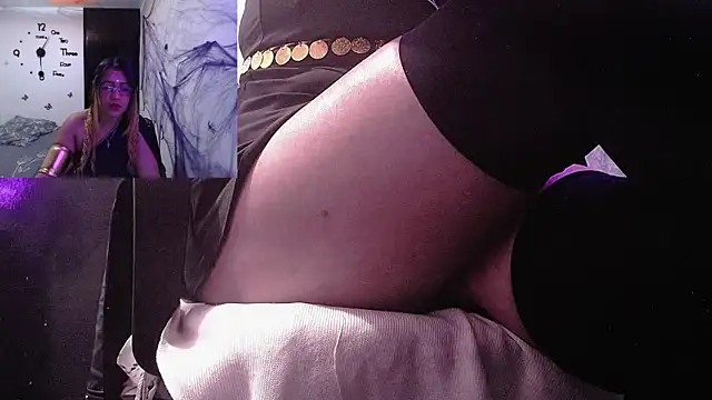 Skarleth Diaz online show from October 31, 2025, 4:42 am